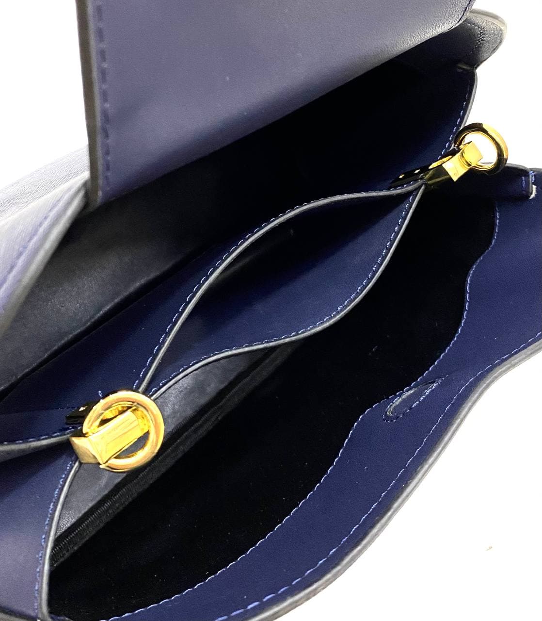 Cuero | 𝐌𝐚𝐭𝐢𝐧𝐞𝐞 𝐁𝐚𝐠
