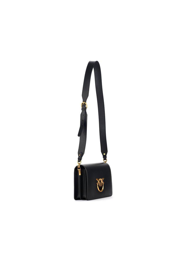 Cuero | Love Classic Shoulder Bag