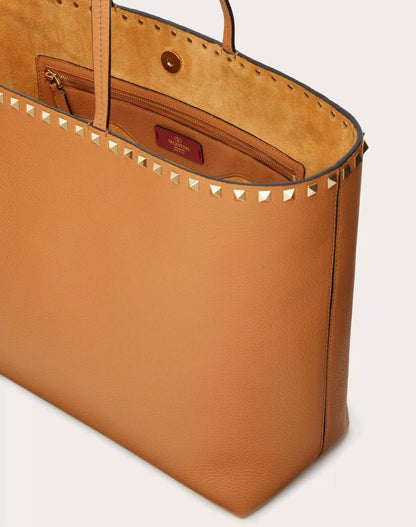 Cuero | Garavani Rockstud tote bag in grainy calfskin leather