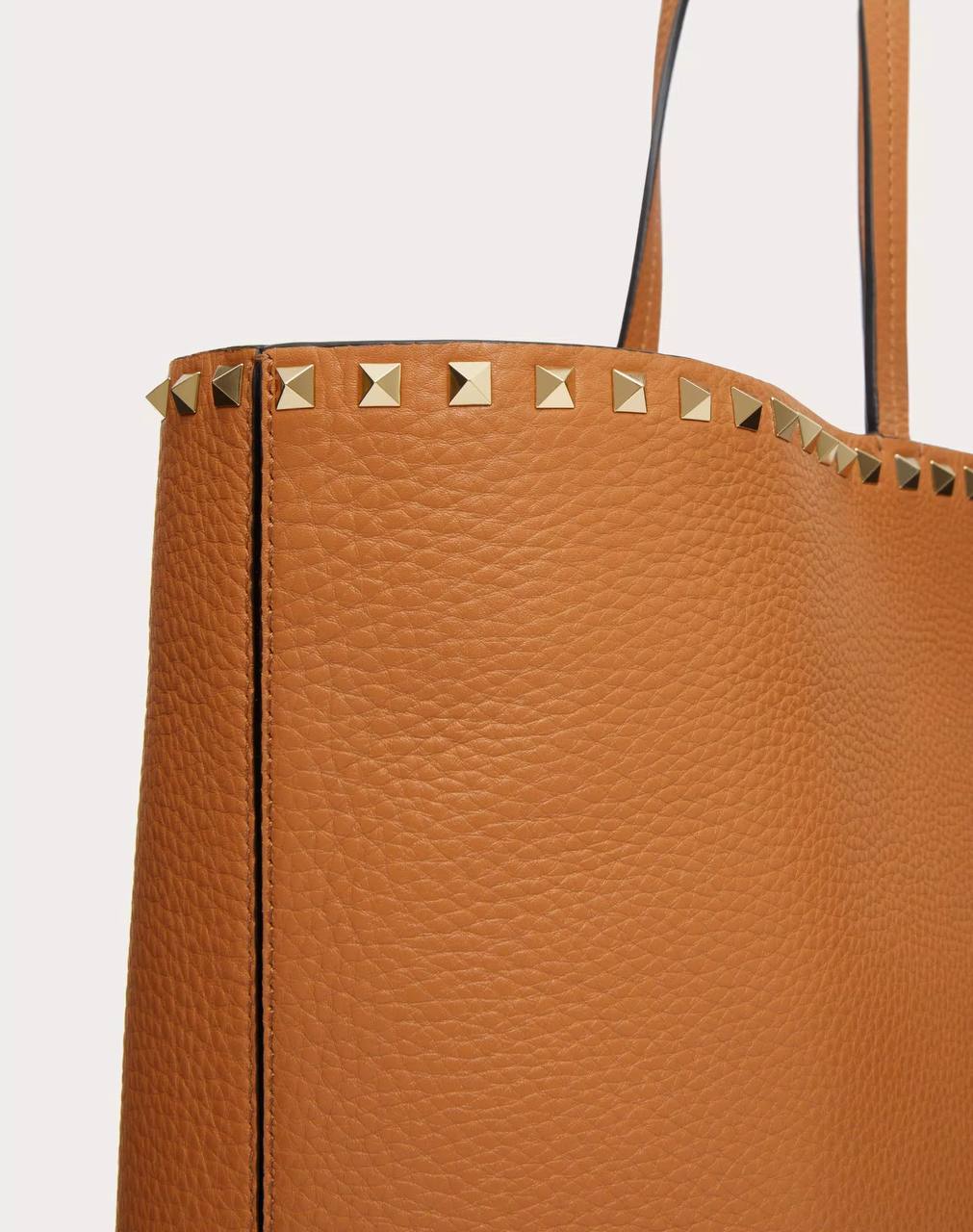 Cuero | Garavani Rockstud tote bag in grainy calfskin leather