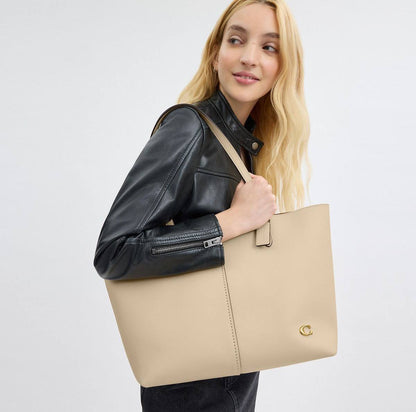 Cuero | North Tote 32