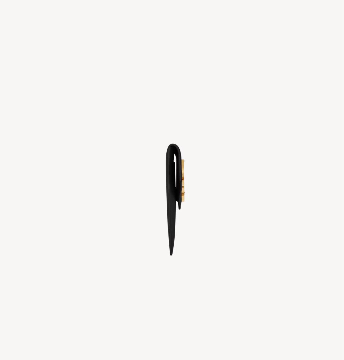 Cuero | UPTOWN POUCH IN GRAIN DE POUDRE LEATHER BLACK