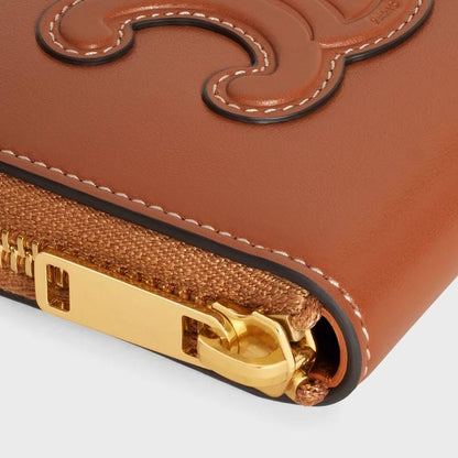 Cuero | COMPACT ZIPPED WALLET CUIR TRIOMPHE IN SMOOTH CALFSKIN