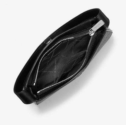 Cuero | MK LYRA SMALL SIGNATURE LOGO POCHETTE