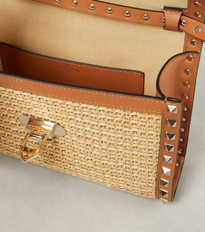 Cuero | Garavani Raffia Calfskin Small Rockstud Flip lock Crossbody Bag