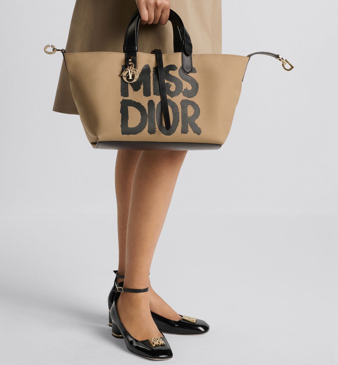 Cuero | Medium Toujours Bag Beige and Black Graffiti Printed