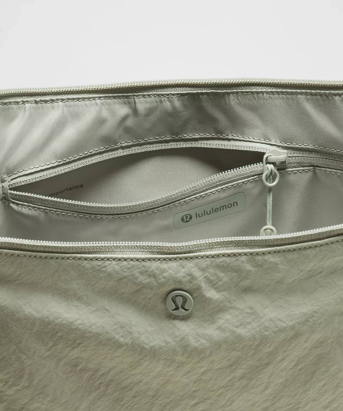 Cuero | Lululemon Slouchy Sling Bag 6L - Fog Green