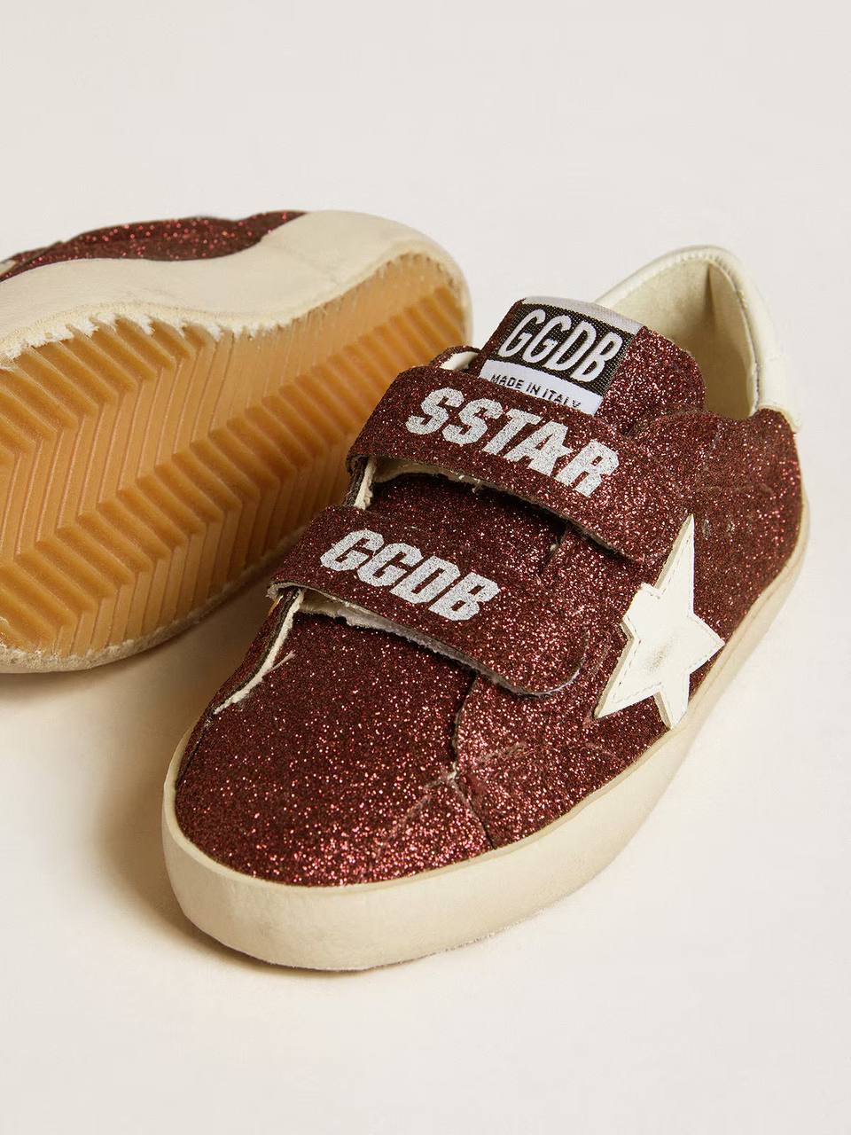 Cuero | Old School Junior in burgundy glitter with leather star and heel tab