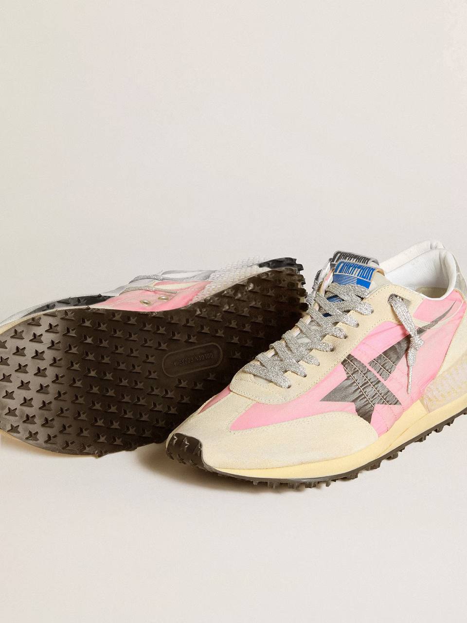 Cuero | Women’s Marathon in pink nylon and gold suede with black printed star
