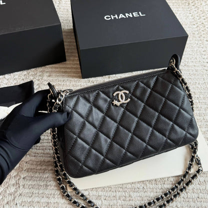 Cuero | Quilted Chain Shoulder Bag